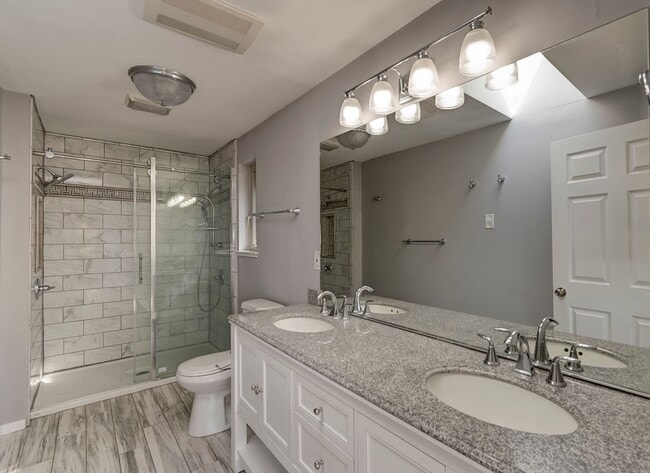 Building Photo - 3 Bed 3 Bath Home near West Beach