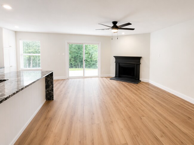 Building Photo - 1705 Creekside Ave