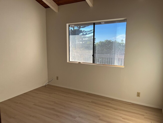 Building Photo - 5008 Mahinahina St