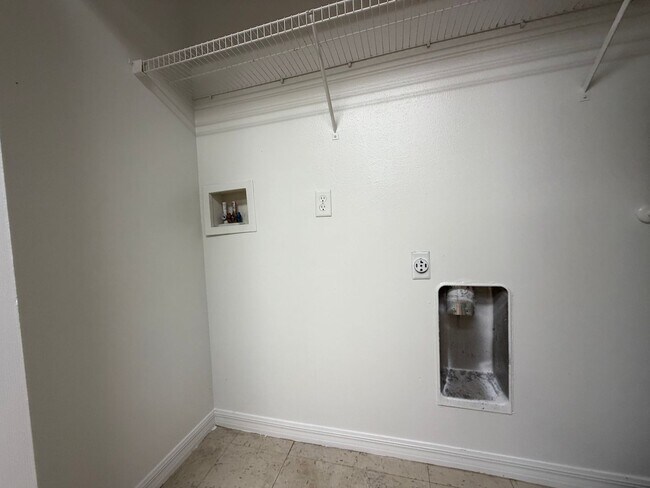 Building Photo - 3102 W Reynolds St