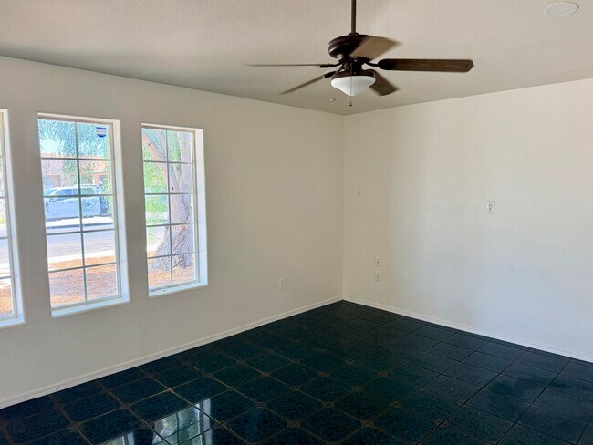 Building Photo - Large San Luis home on a Corner lot with 3 bedrooms plus added Den/Office Room