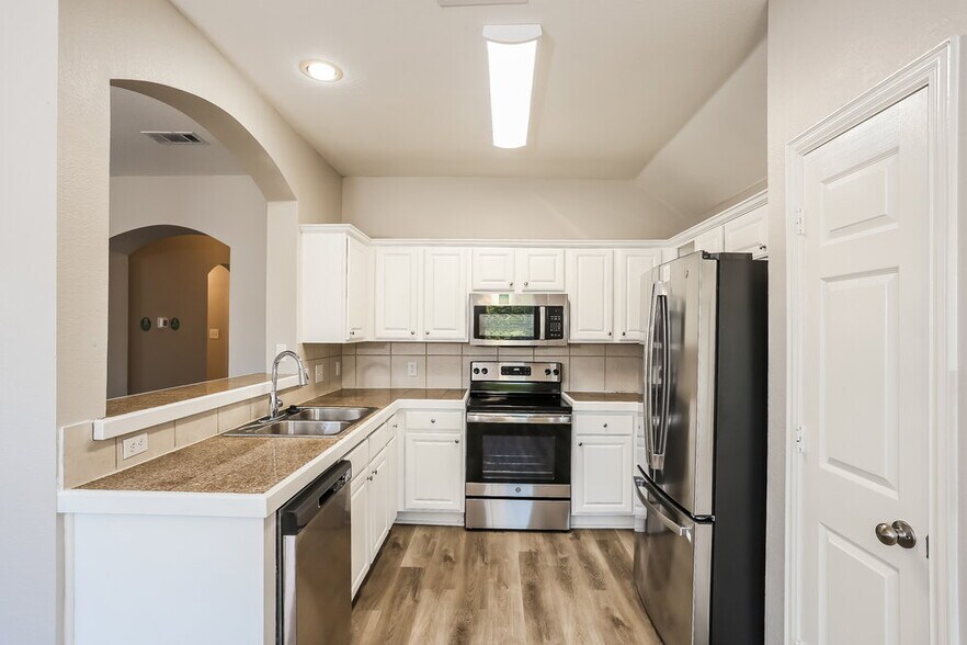 Building Photo - 7106 Sierra Way