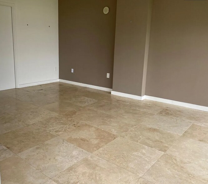 Building Photo - 3451 NE 1st Ave