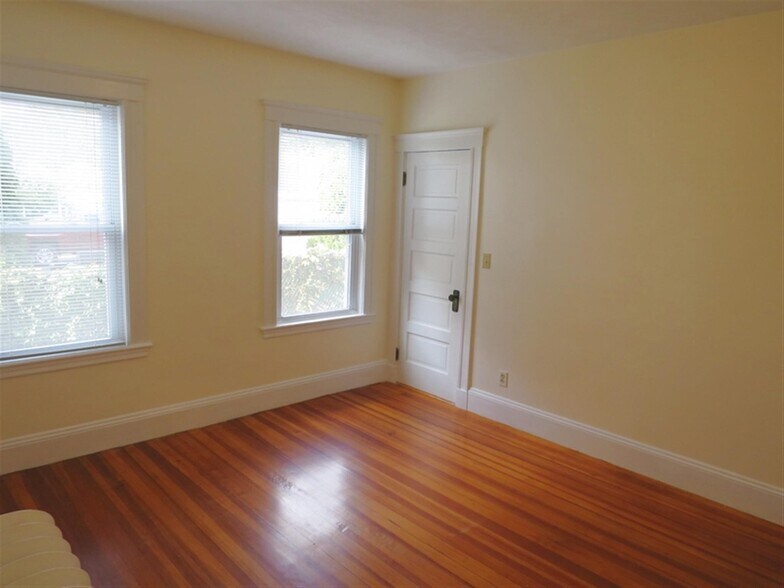 Building Photo - 5 Freeman St