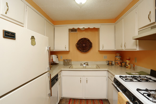 Primary Photo - Mira Vista