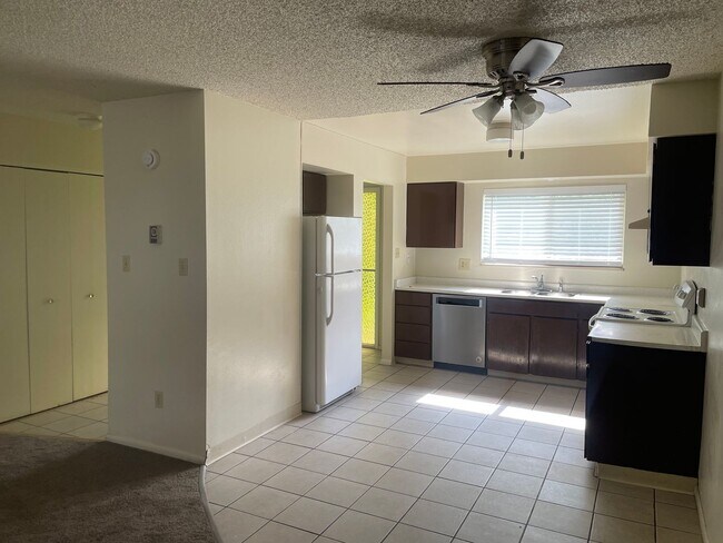 Building Photo - 482 Smithridge Park