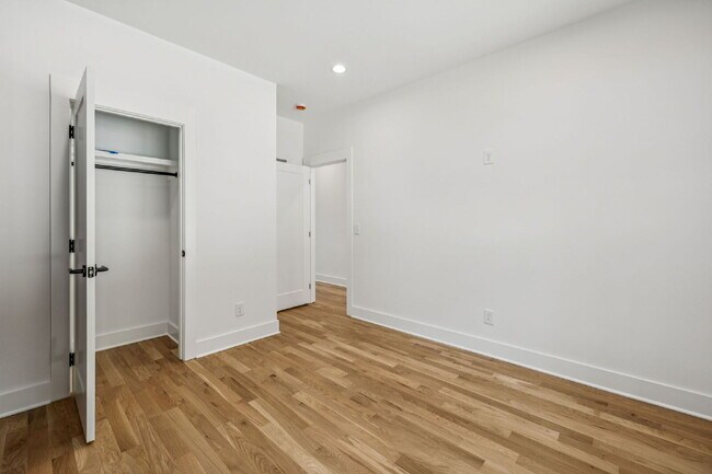 Building Photo - "Spacious 4-Bed, 4-Bath Gem in Nashville -...