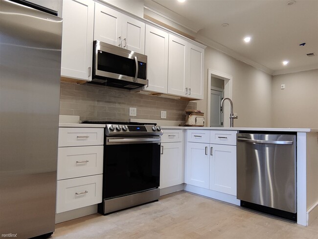 Building Photo - 4 br, 1 bath Condo - 161 Allston St Apt 6E...