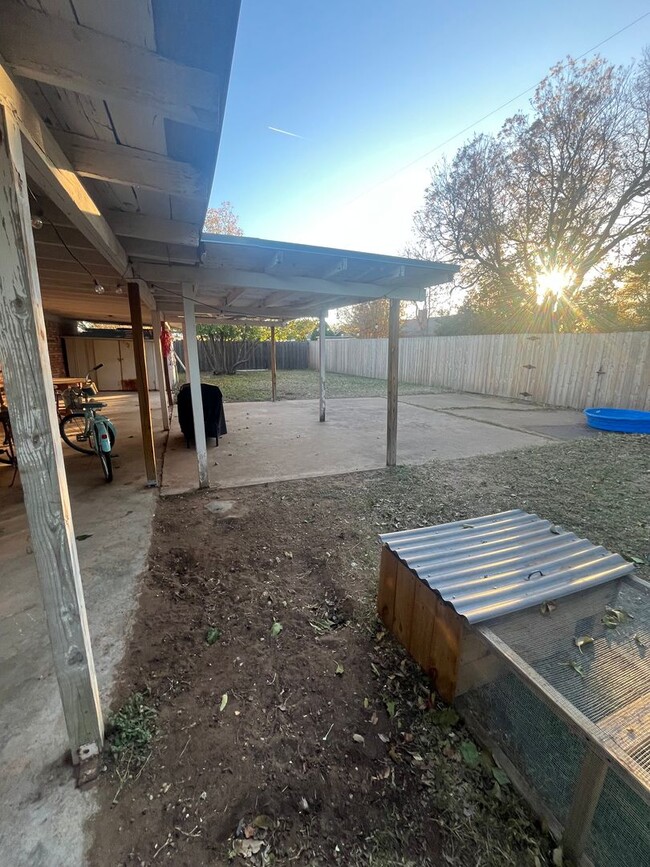 Building Photo - 2518 Campus Ct