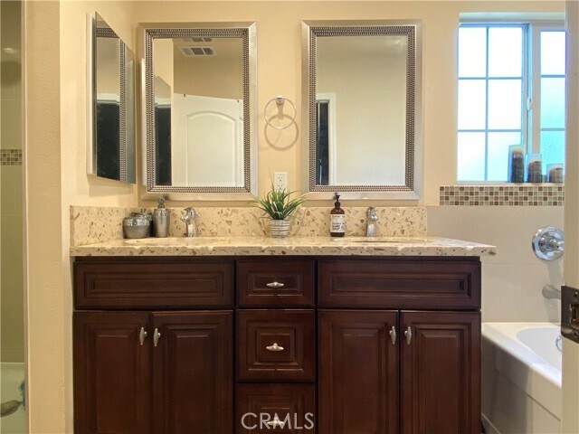 Building Photo - 9116 Florence Ave