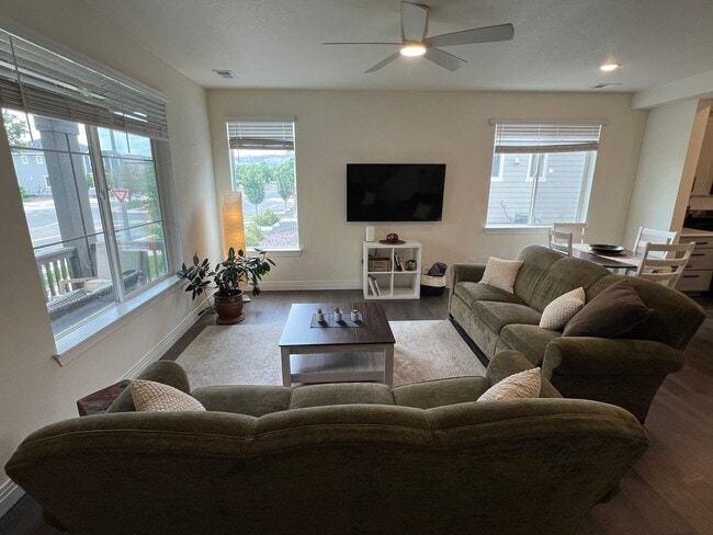Building Photo - Students Welcome! 2 Story townhome in Registry Ridge---furnished option available