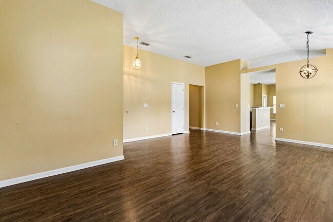 Building Photo - Single-Story OakLeaf Plantation Home Near Shopping, Schools and Recreation
