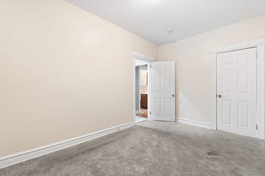 Building Photo - 156 Shepard Ave