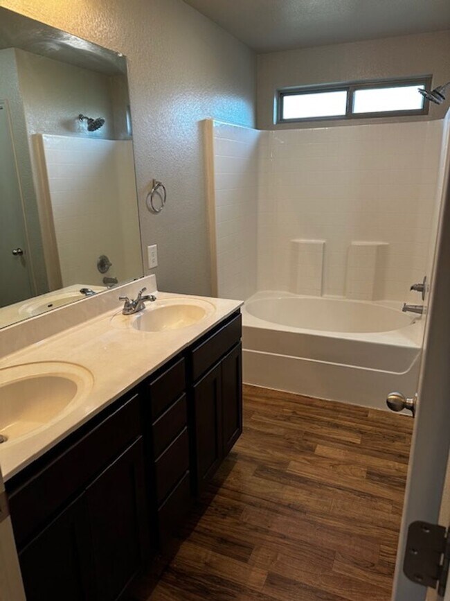 Building Photo - 2433 Stoneham Ct
