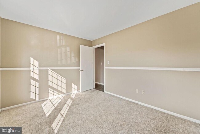 Building Photo - 19 Canterbury Ct