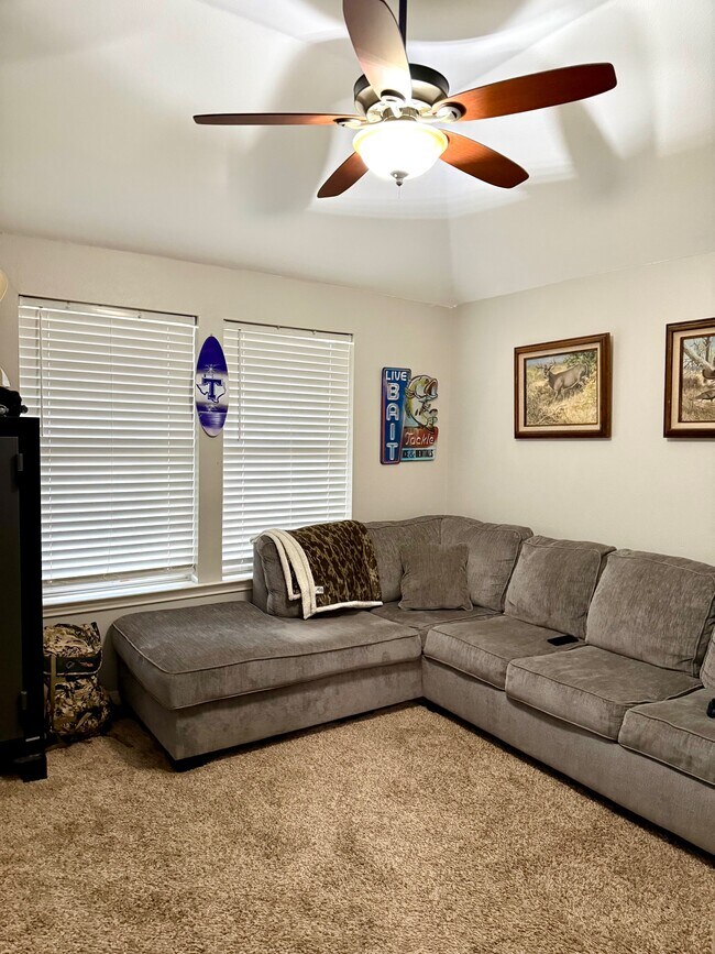 Building Photo - 1353 Pecan Ridge