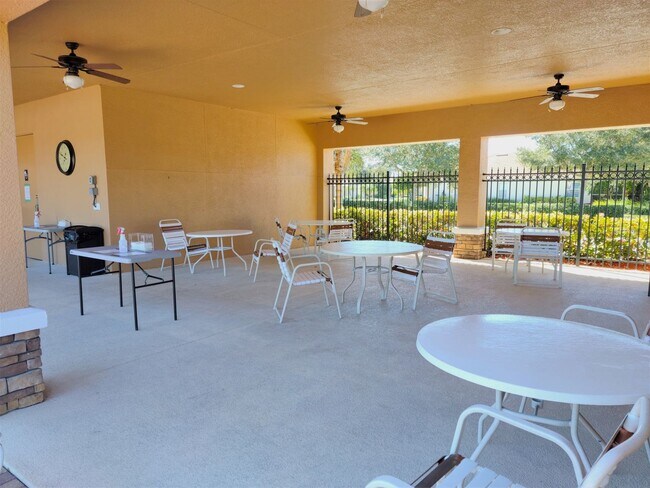 Building Photo - Annual Rental - Lovely 3 Bedroom 2 Bathroo...