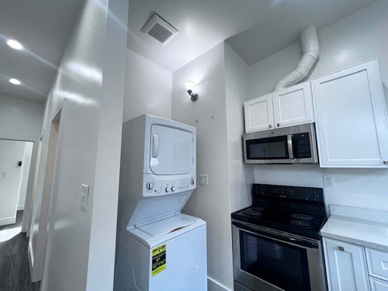 Building Photo - 6235 San Pablo Ave