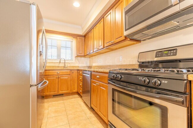 Building Photo - 330 Crystal Ave