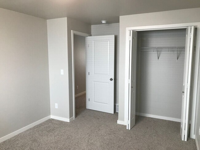 Building Photo - 3 Bed 2 Bath Single Family Home