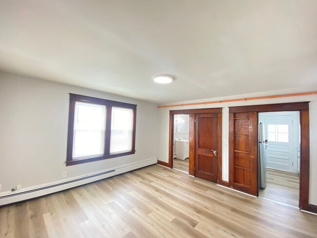 Building Photo - 125 N Main St