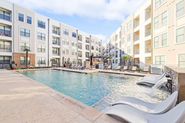 Building Photo - 5445 Town and Country Blvd