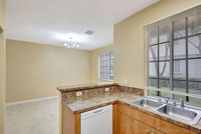 Building Photo - 1302 Lucaya Dr