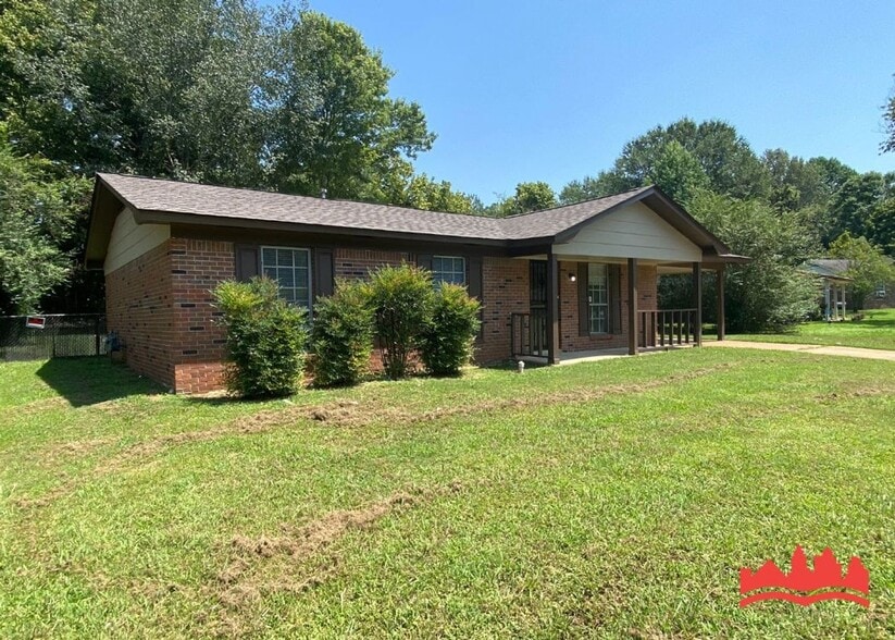Building Photo - 5870 Jackson Dr