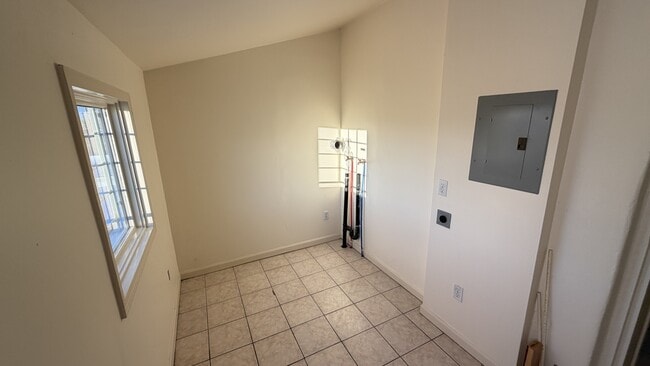 Building Photo - 1447 S Broadway