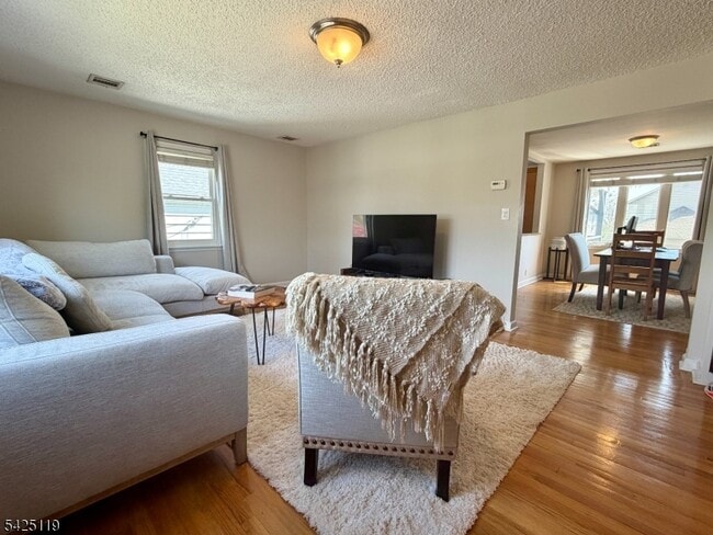 Building Photo - 58 Yale St