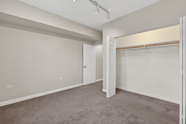 Building Photo - 9100 Lamon Ave