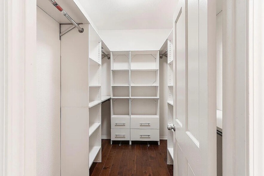 Building Photo - 1650 Veteran Ave