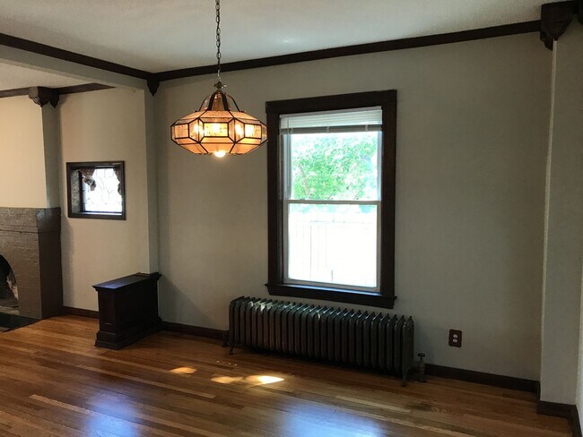 Building Photo - Four-Bedroom Single Family Home in Merriam...