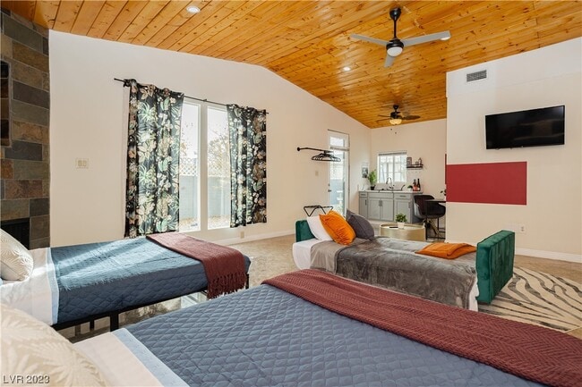 Building Photo - 2205 Santa Paula Dr