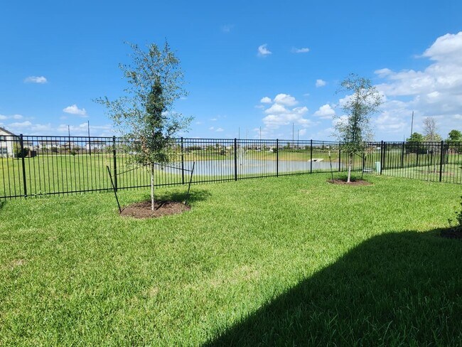 Building Photo - 21226 Blue Blf Dr
