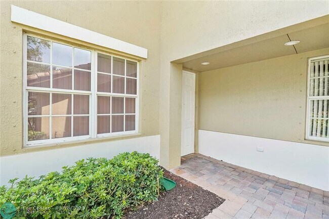 Building Photo - 8140 NW 128th Ln