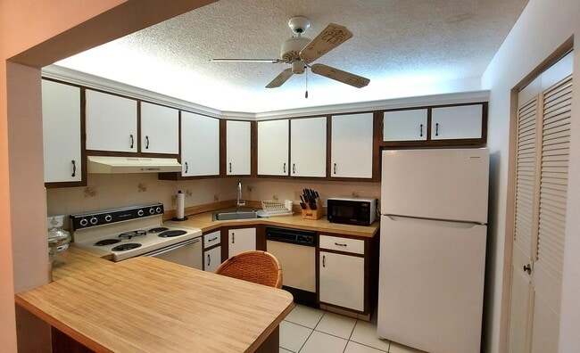 Building Photo - 134 Lake Pine Cir