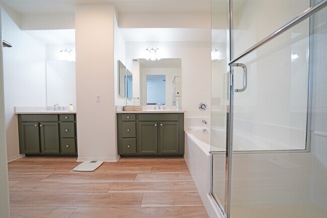 Building Photo - 28635 N Pietro Dr