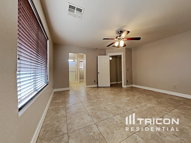 Building Photo - 32763 N Quarry Hills Dr