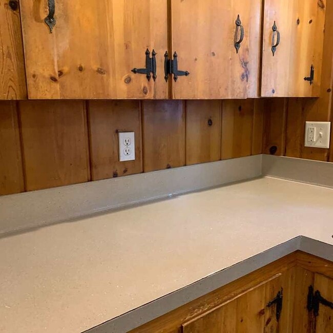 Building Photo - 616 NE Anderson St