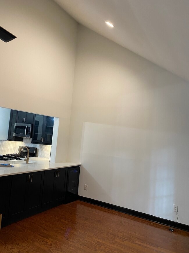 Extra kitchen cabinets - 702 Defoors Lndg NW