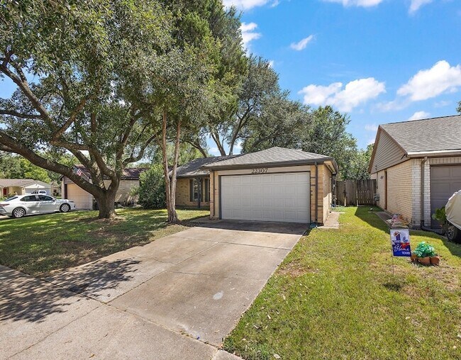 Building Photo - 22307 Red River Dr
