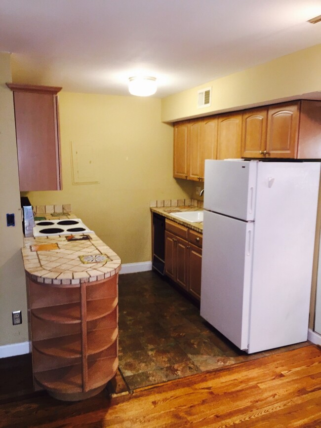 Primary Photo - One Bedroom Condo on Queens Road near Upto...