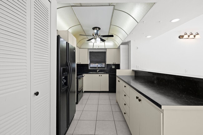 Building Photo - 7734 Balboa St