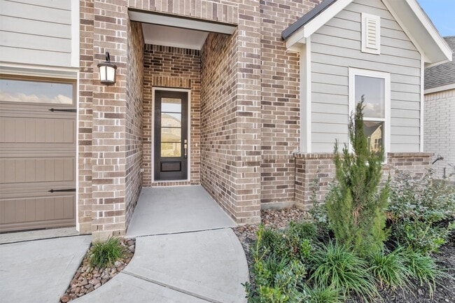 Building Photo - 29323 Meadowcreek Hl Dr