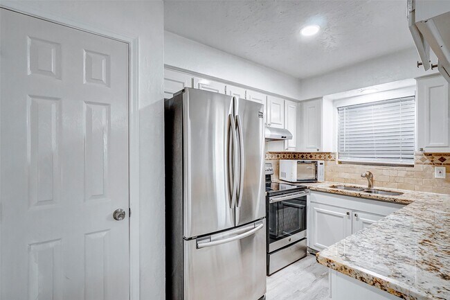 Building Photo - 778 Thicket Ln