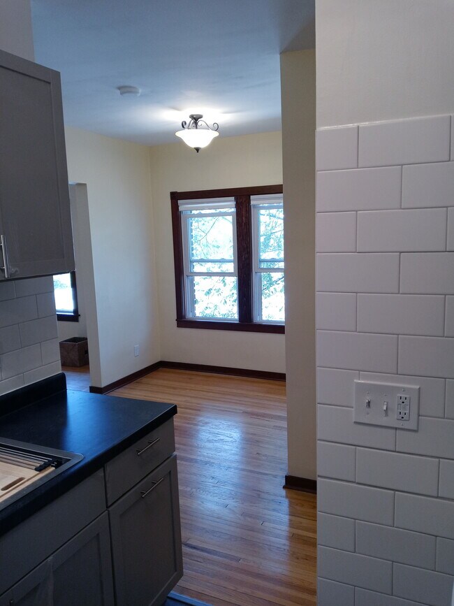 Building Photo - 2733 Girard Ave S