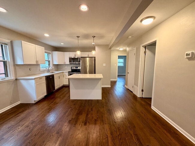 Building Photo - 2987 S Clement Ave