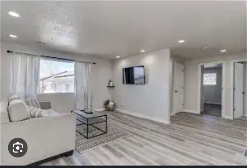 Building Photo - 3306 N Fairfield Rd