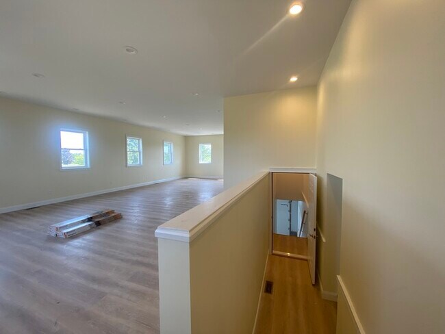 Building Photo - Brand new construction 5 bedroom 3 bath wi...